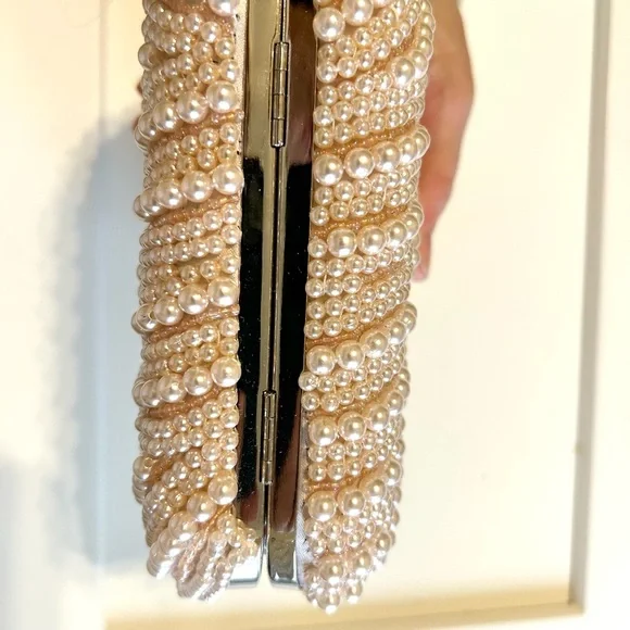 Elegant Pearl-Embellished Clutch - Picture 8 of 8